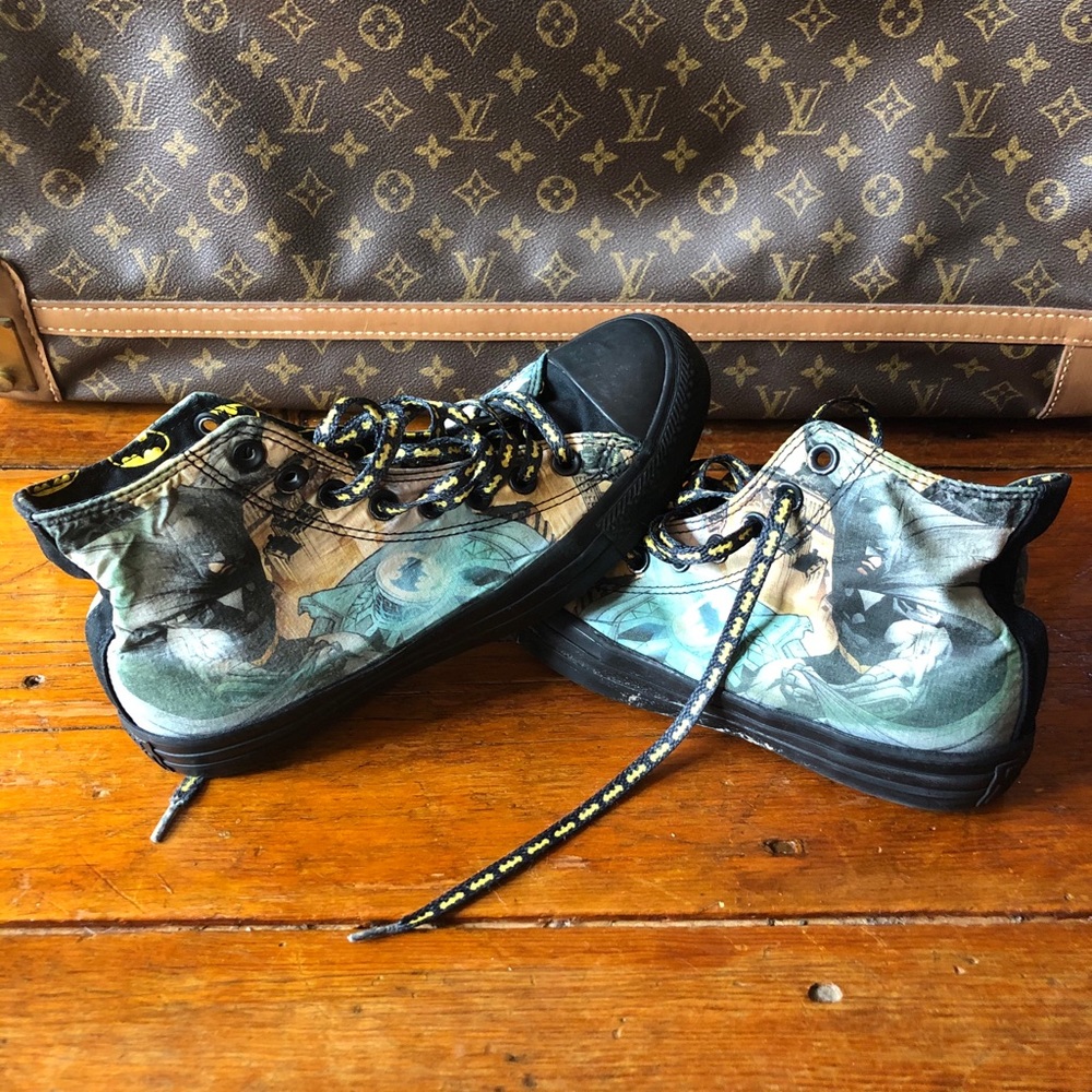 DC Comics Chuck Taylor